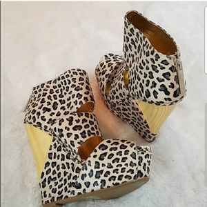 *Posh Sz 8 1/2 wooden platform leopard wedge heels